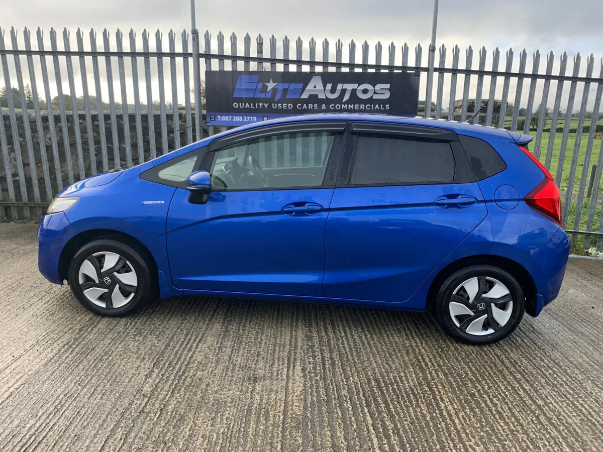 Honda Fit Hybrid 2014 - Image 3