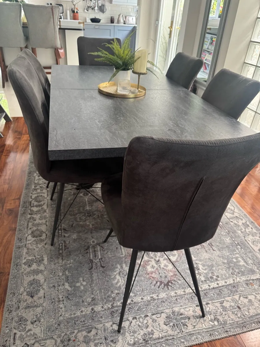 Dining Room table and chairs - Image 1