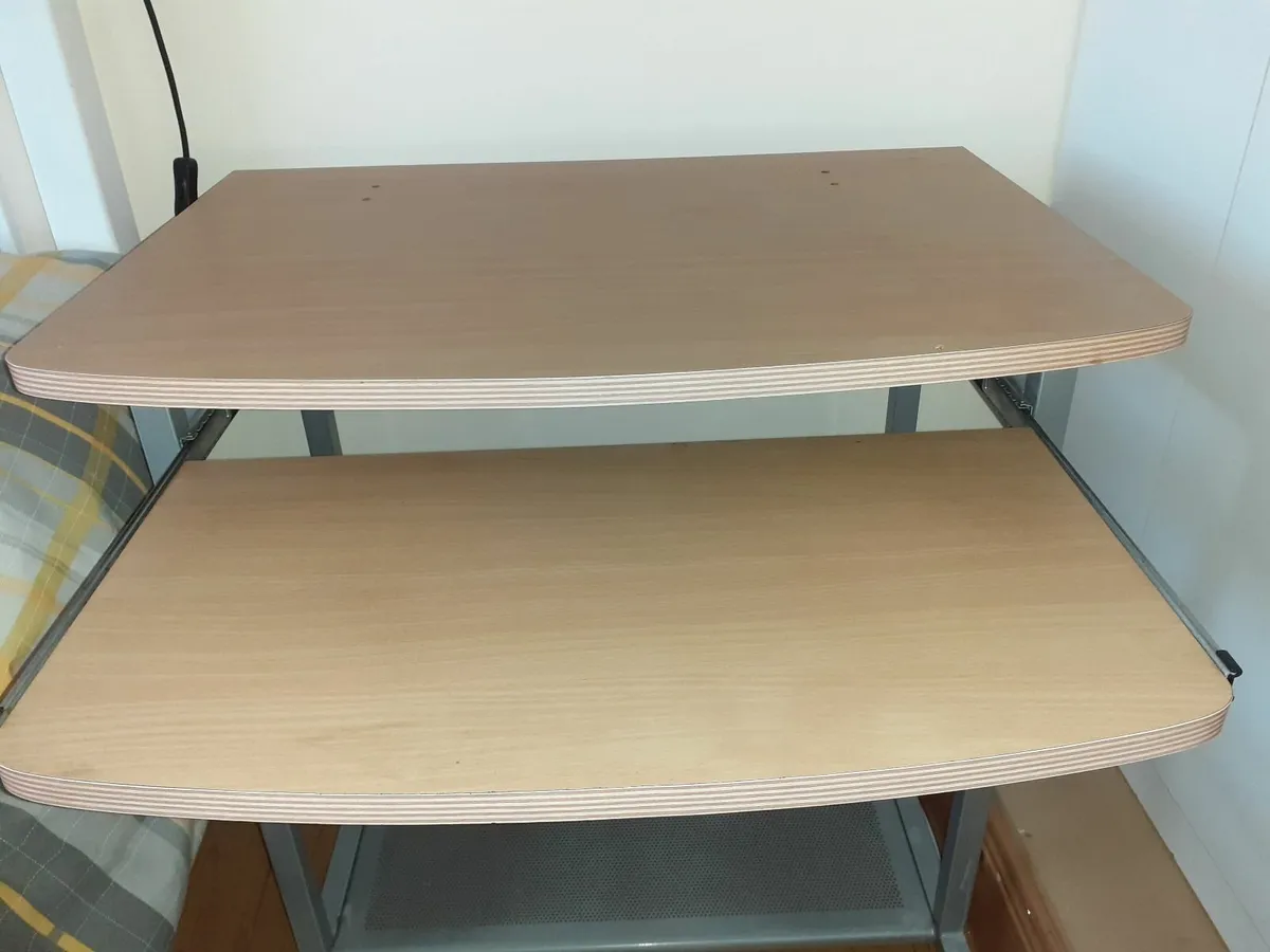 Compact Desk on wheels study or gaming - Image 3