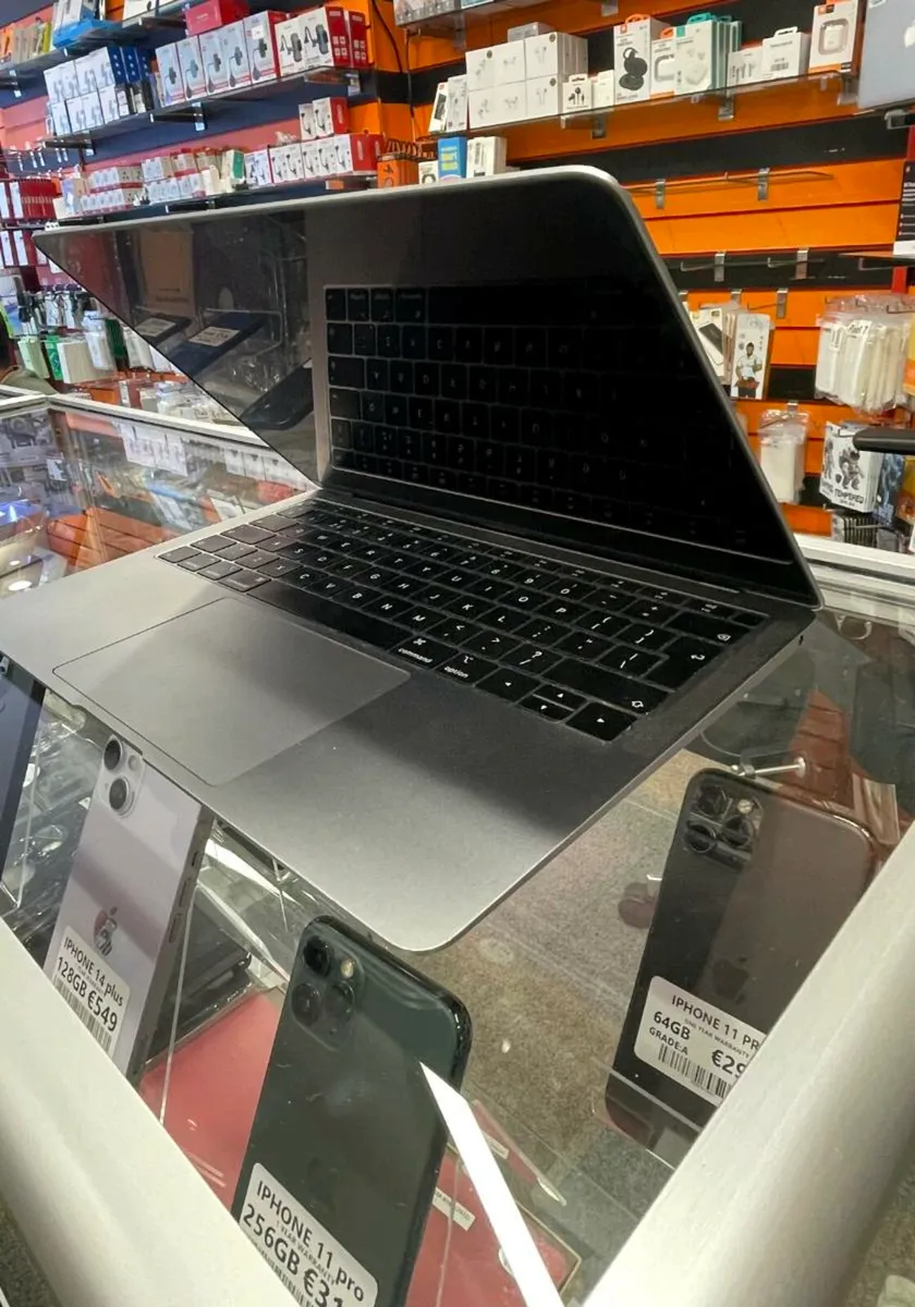 MAC BOOK AIR 128GB 1 YEAR WARRANTY UNLOCKED - Image 2