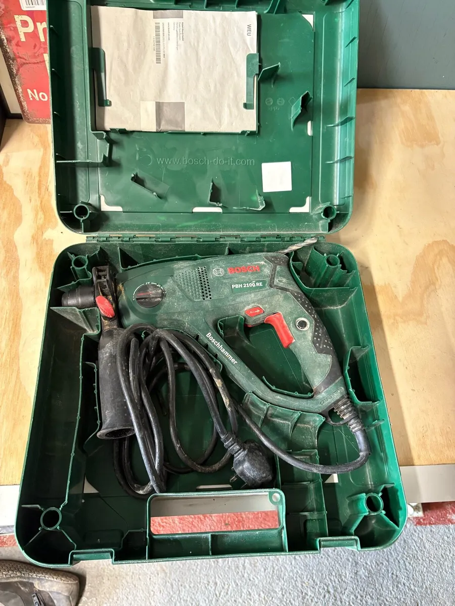 Bosh SDS hammer drill - Image 1