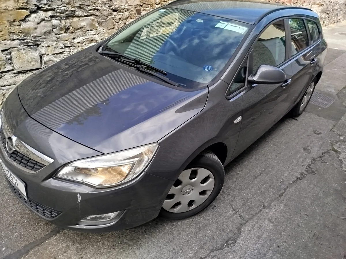 Opel Astra 2011...NCT PAST TAXED - Image 2