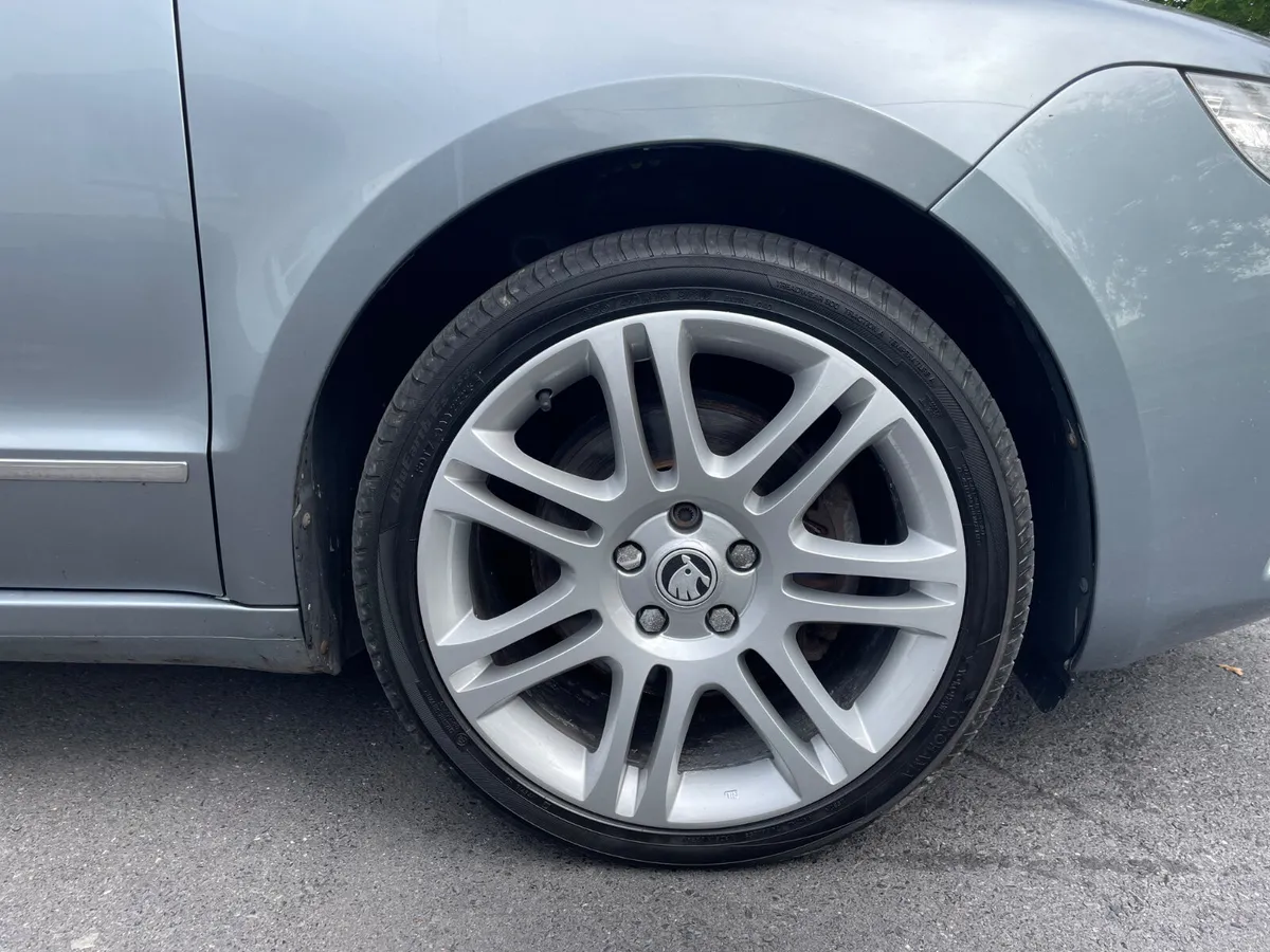 2.0 TDI 170BHP - ELEGANCE - PAN ROOF-SKODA HISTORY - Image 2