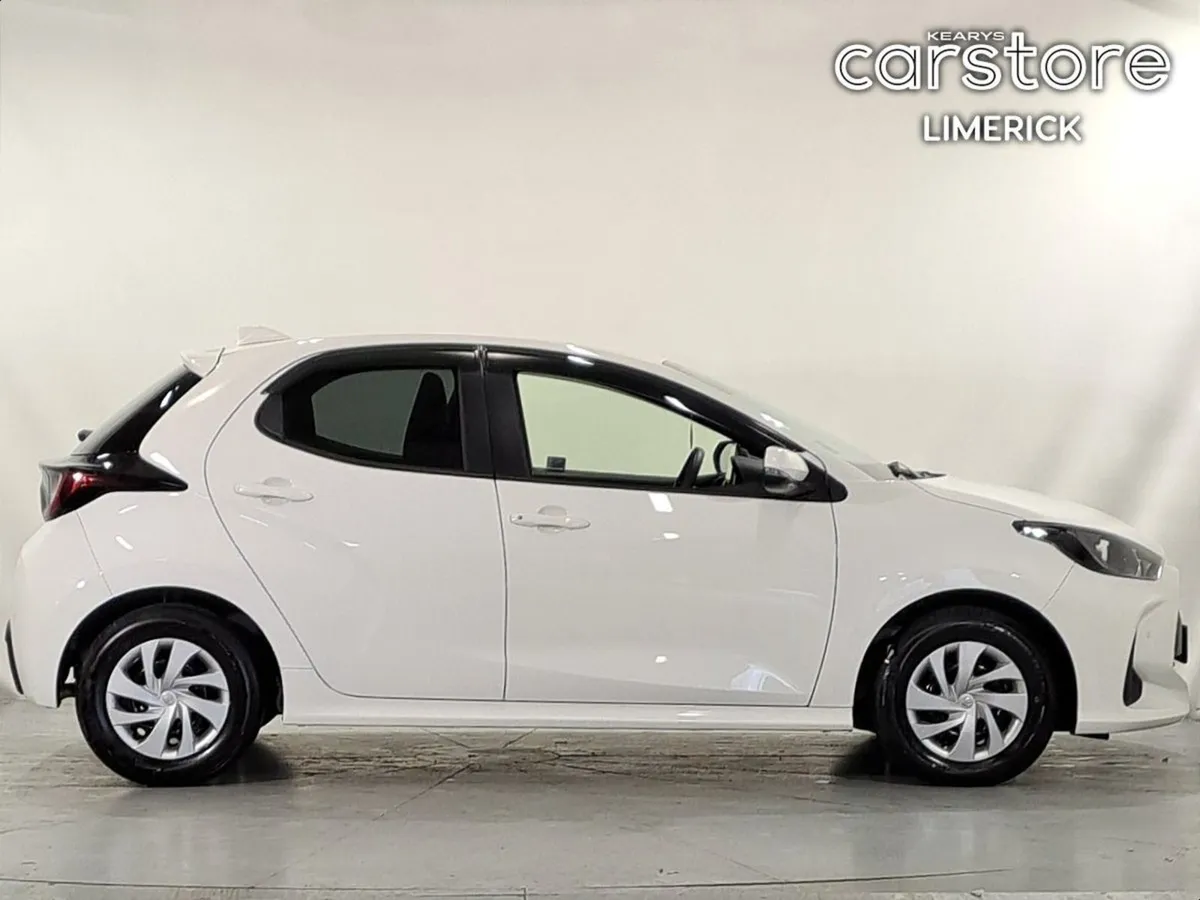 Toyota Yaris 1.5 PET HYB Auto - Image 2