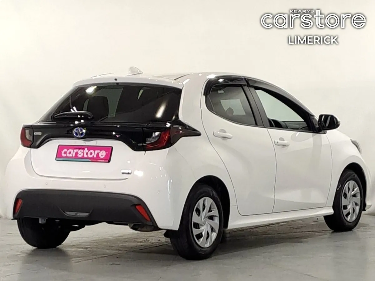 Toyota Yaris 1.5 PET HYB Auto - Image 3