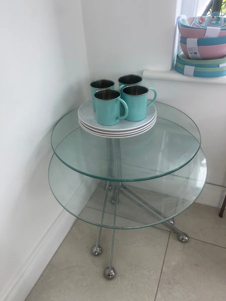 Glass table - Image 1