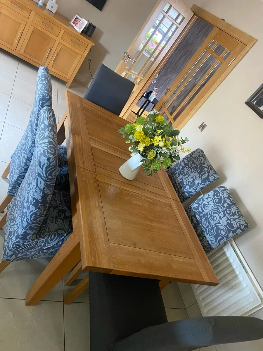 Dining room table and chairs - Image 1