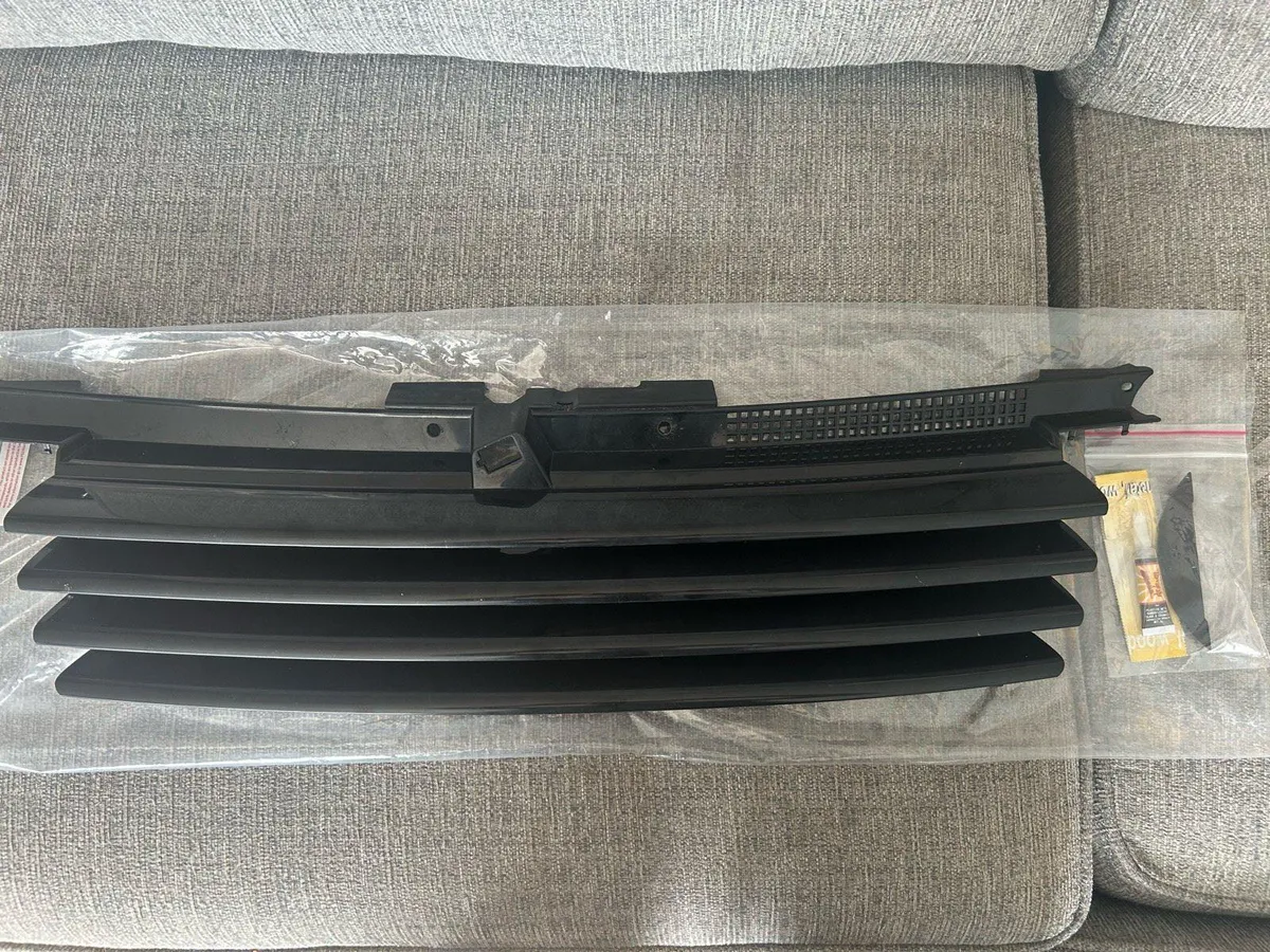 Volkswagen Bora front grill - Image 2