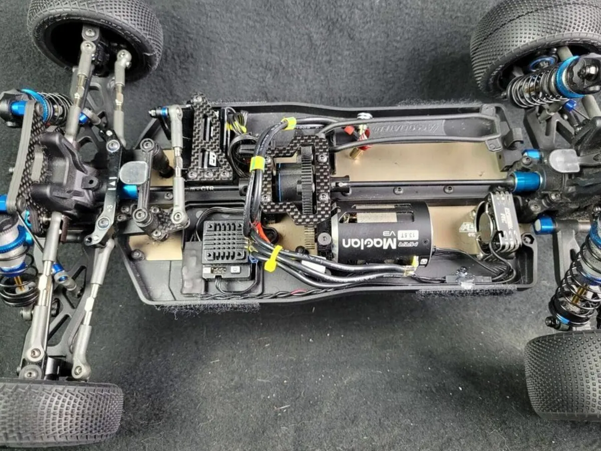 Team Associated B74.2 Carpet RC Buggy + Extra - Image 2