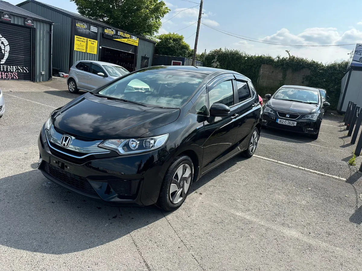 2014 HONDA FIT 1.5L HYBRID LOW MILEAGE - Image 2