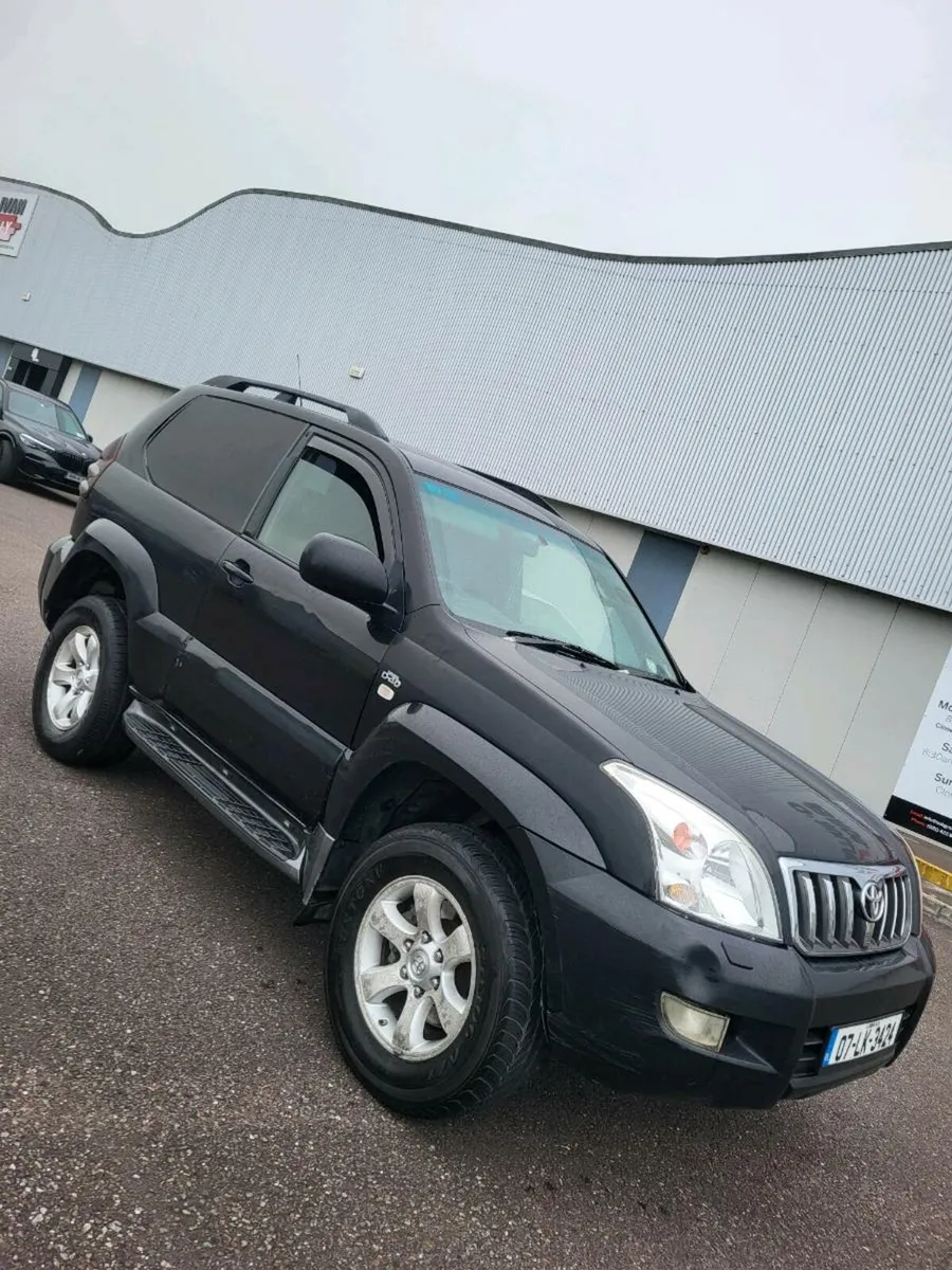 2007 TOYOTA LAND CRUISER SWB. DOE 08/25 - Image 2