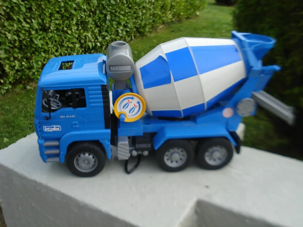 BRUDER MAN TGA 41440 CEMENT MIXER. 1/16 SCALE. - Image 1