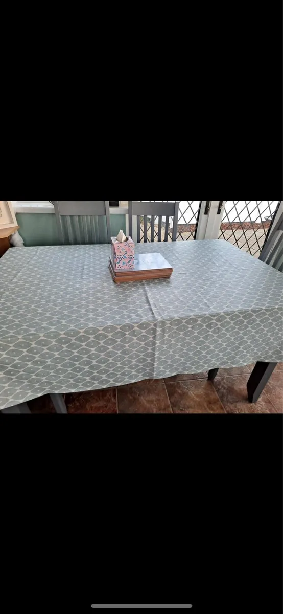 2x Table and 6 chairs - Image 1