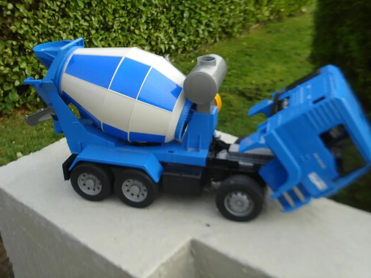 BRUDER MAN TGA 41440 CEMENT MIXER. 1/16 SCALE. - Image 2