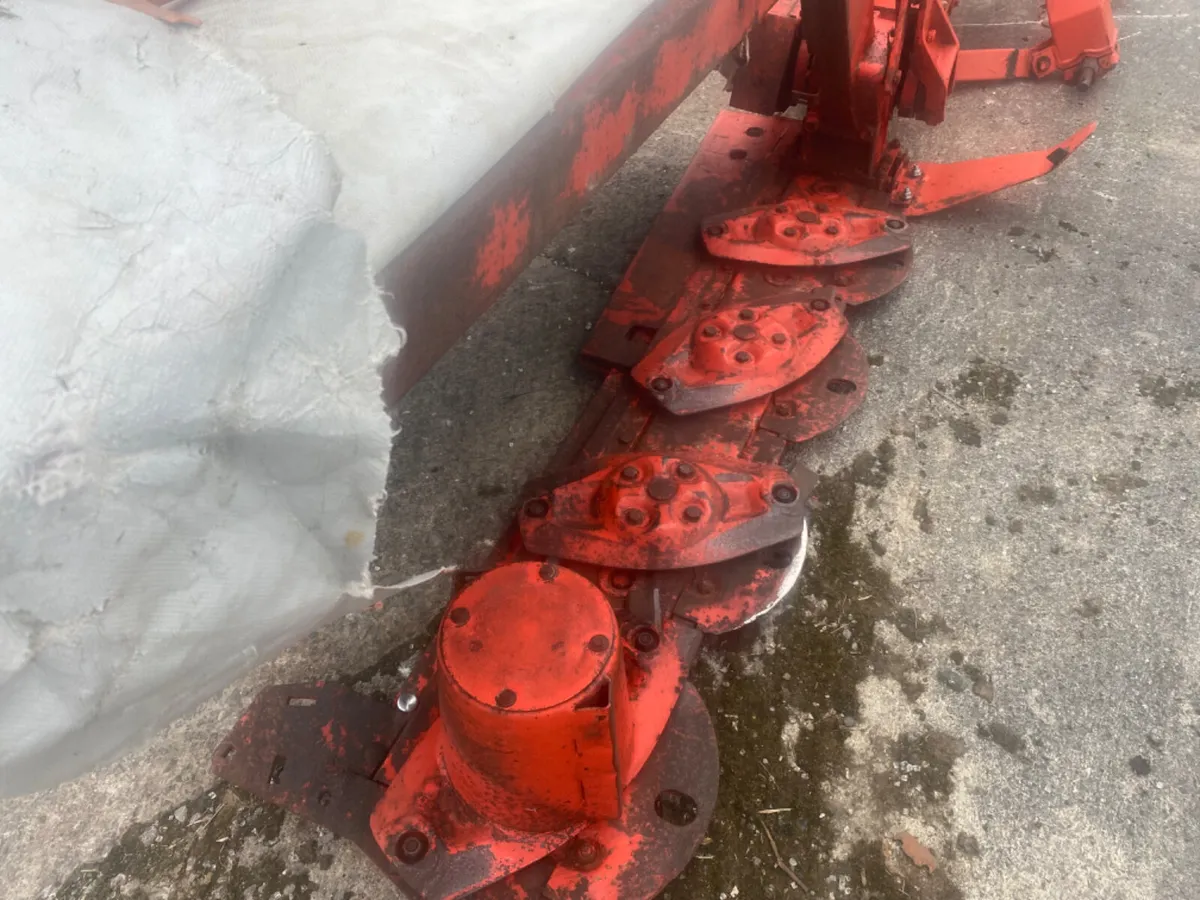 Kuhn 5/6 disc mower - Image 3