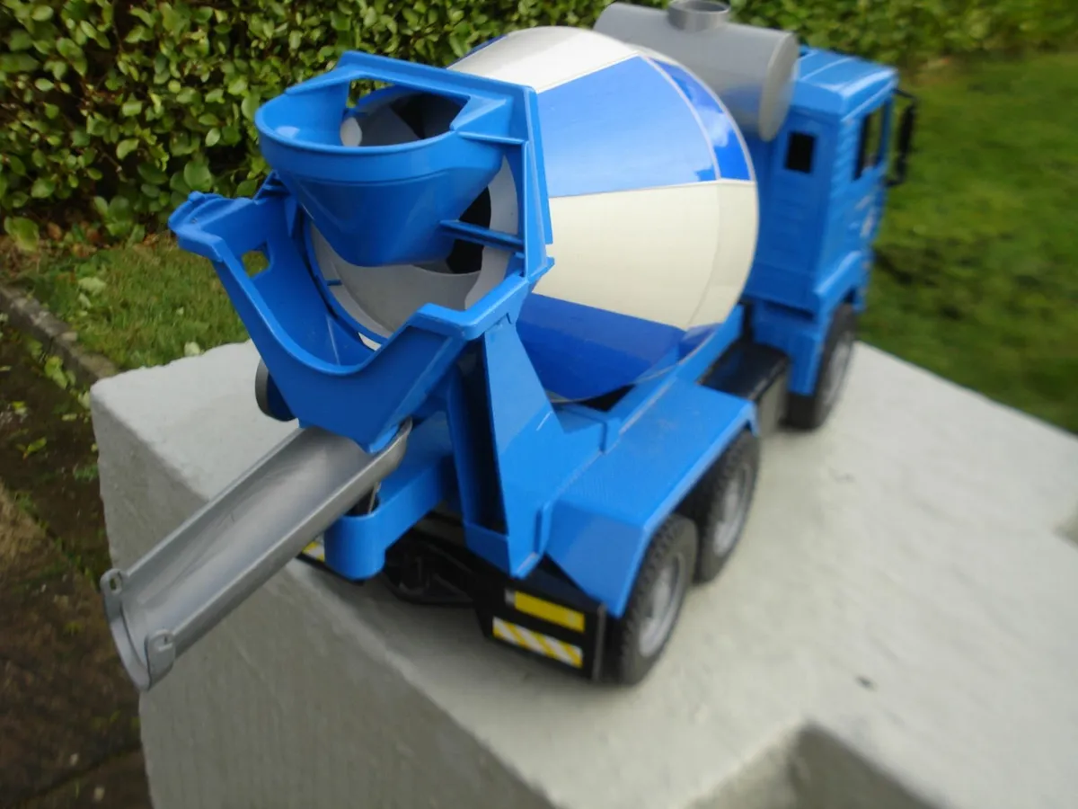 BRUDER MAN TGA 41440 CEMENT MIXER. 1/16 SCALE. - Image 3