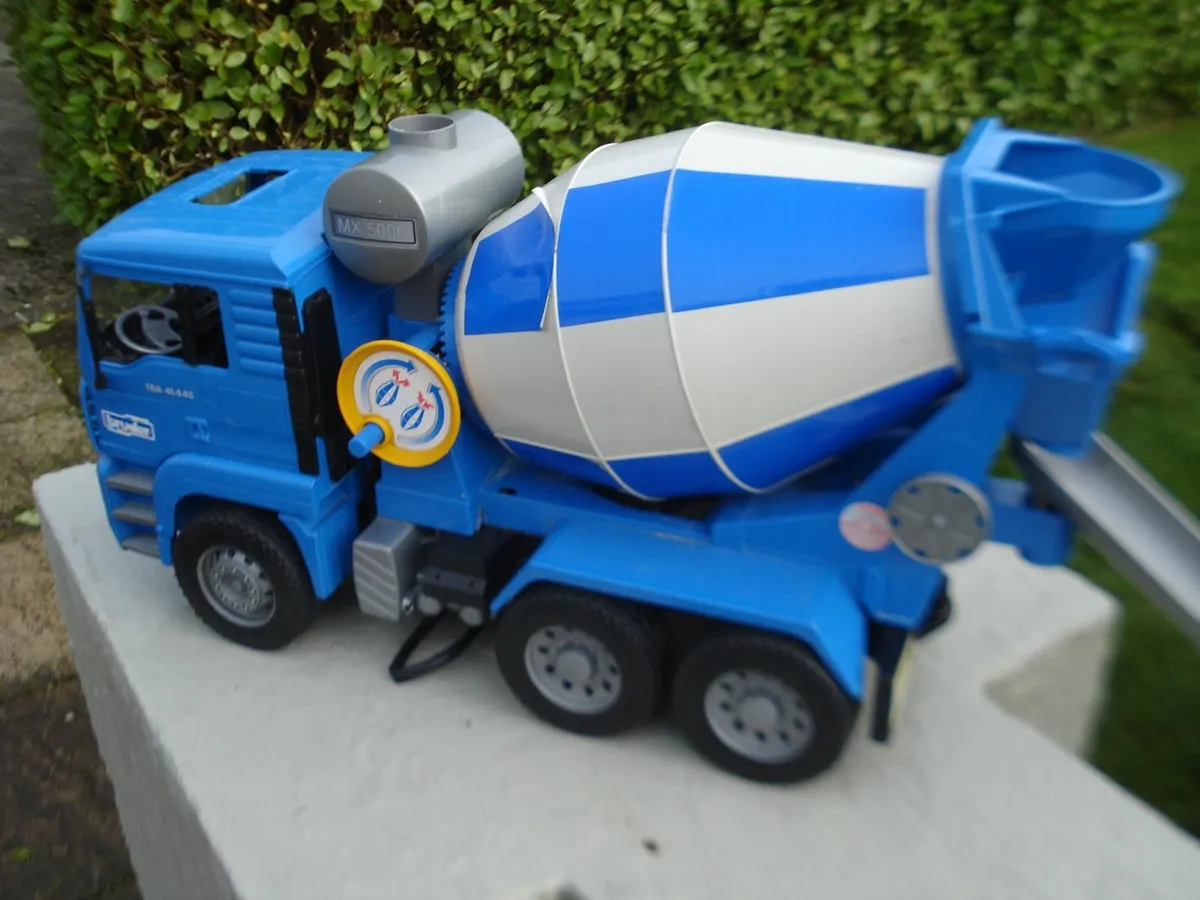 BRUDER MAN TGA 41440 CEMENT MIXER. 1/16 SCALE. - Image 4