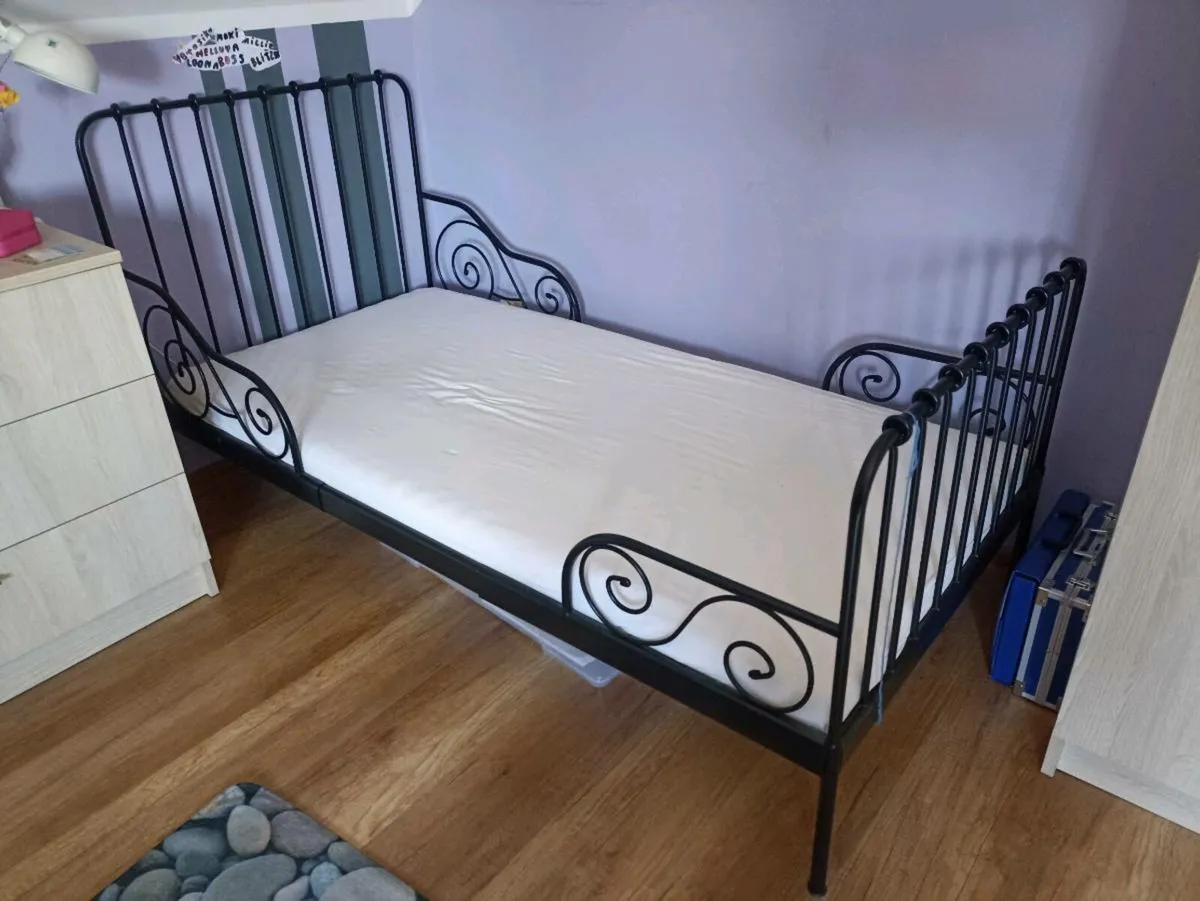Ikea Minnen Extendable bed with Mattress