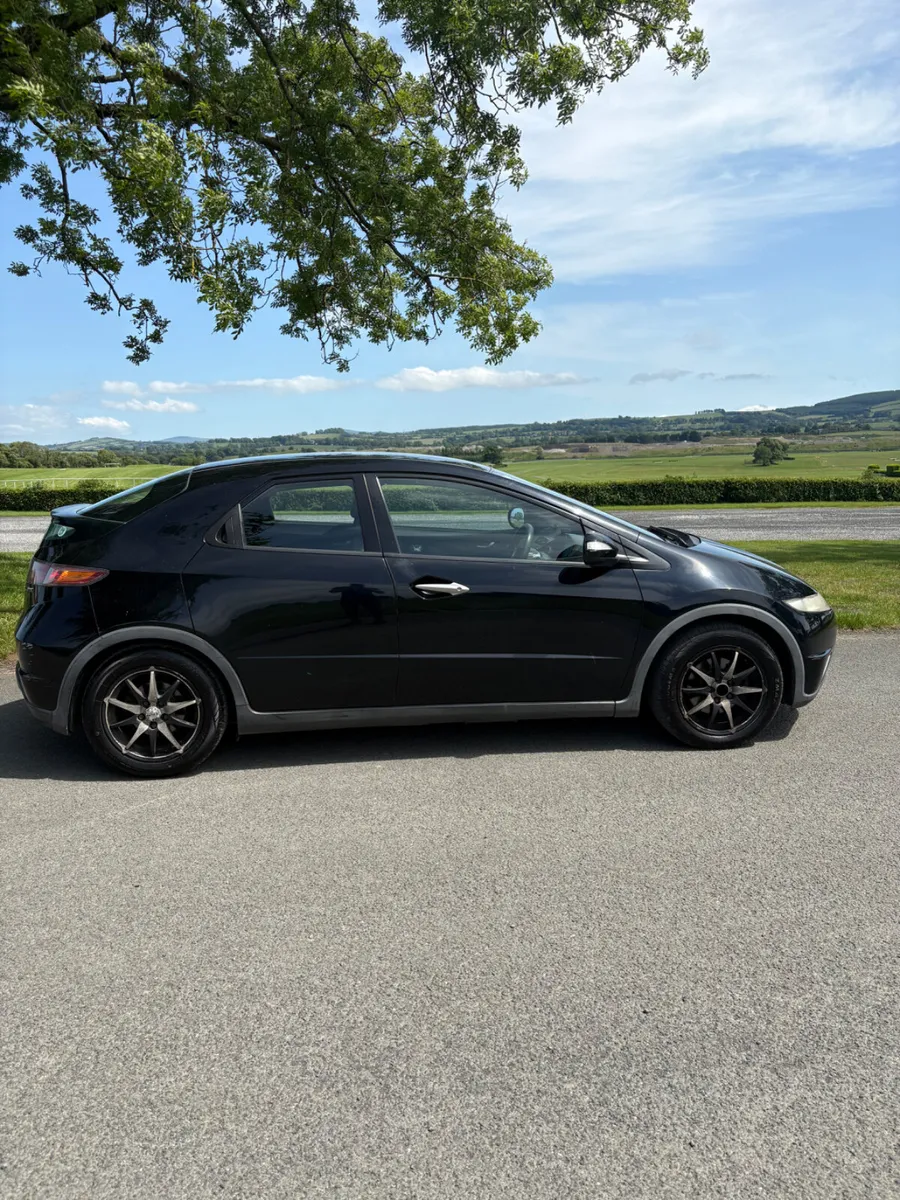Honda Civic 2007 - Image 2