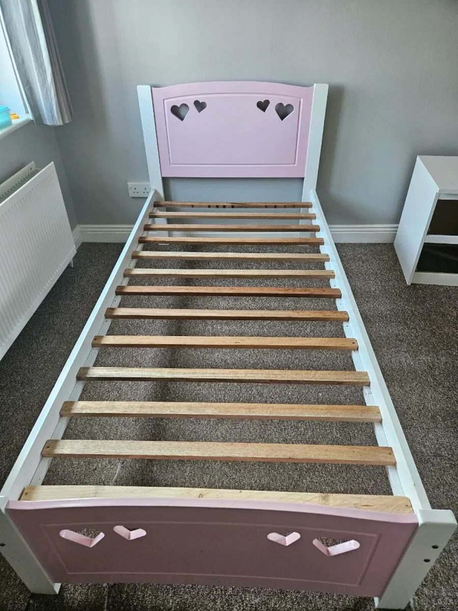 Pink & white single bed frame & mattress - Image 1