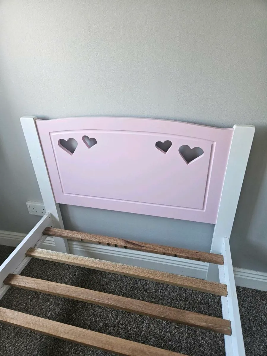 Pink & white single bed frame & mattress - Image 2