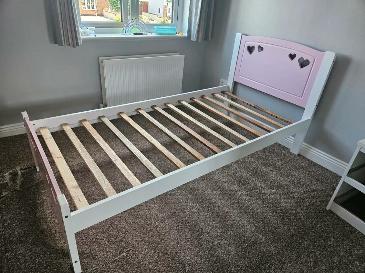 Pink & white single bed frame & mattress - Image 3