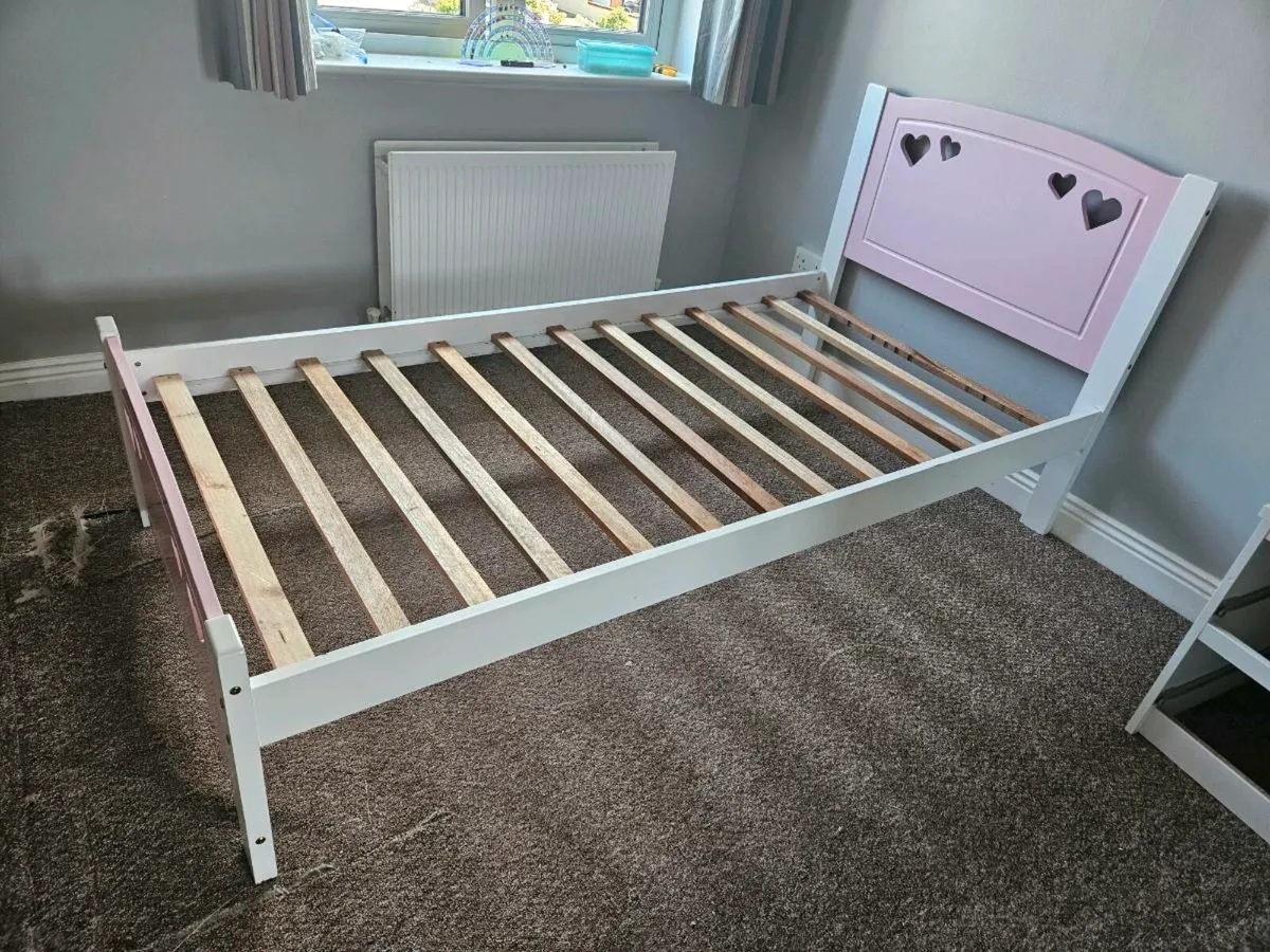 Pink & white single bed frame & mattress - Image 4