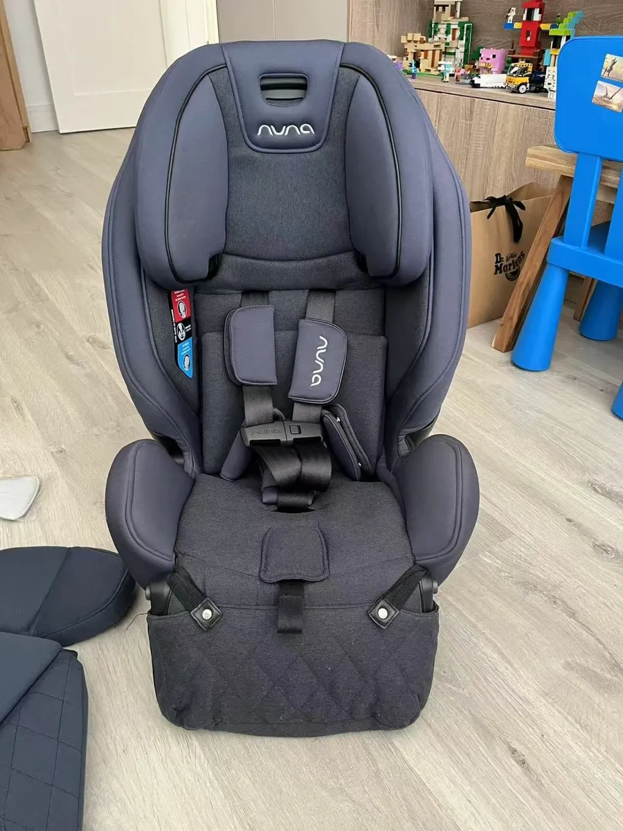 Car seat - Image 1