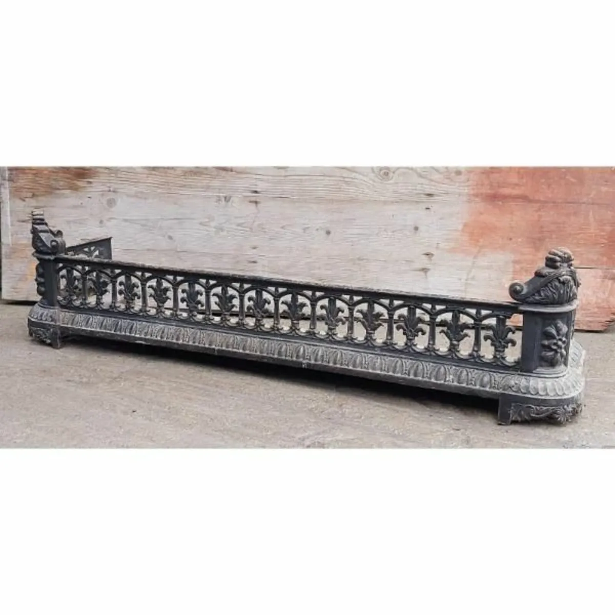 Cast Iron Fire Fender – KAS320 - Image 1