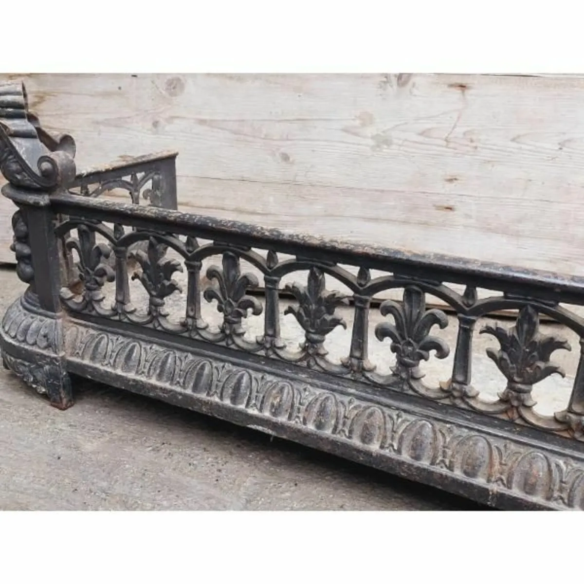 Cast Iron Fire Fender – KAS320 - Image 3