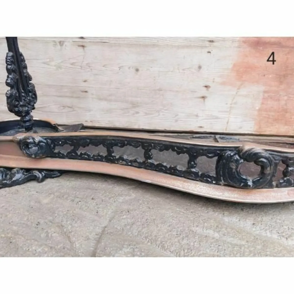 Cast Iron Fire Fender – KAS323 - Image 1