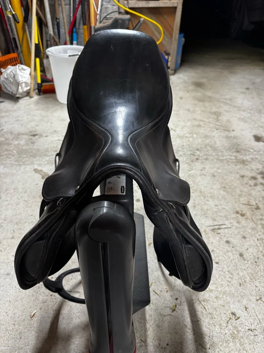 Jumping saddle - Image 1