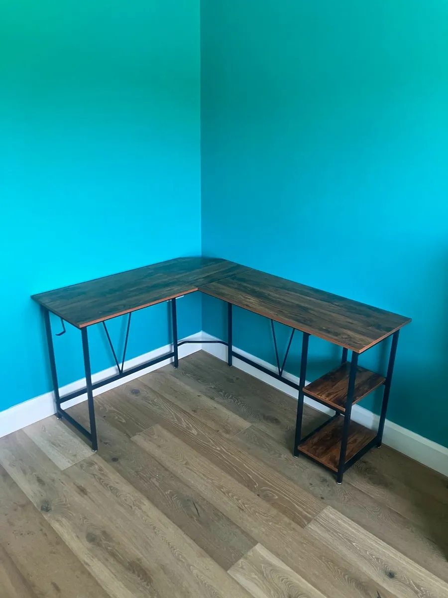 Corner Desk - Image 1