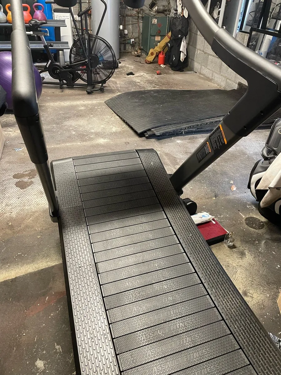 Assault Runner Elite Treadmill - Image 2
