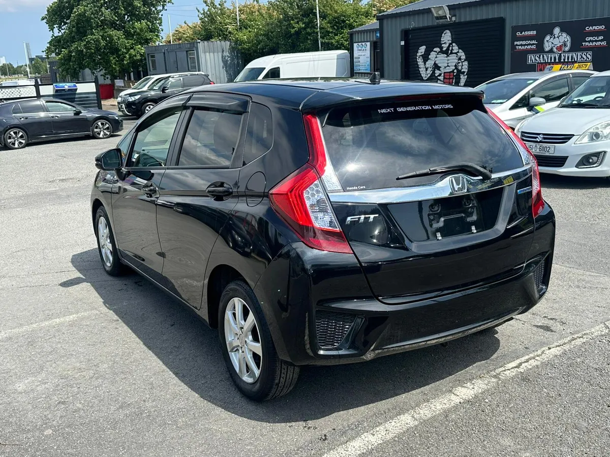 2014 HONDA FIT 1.5L HYBRID LOW MILEAGE - Image 4