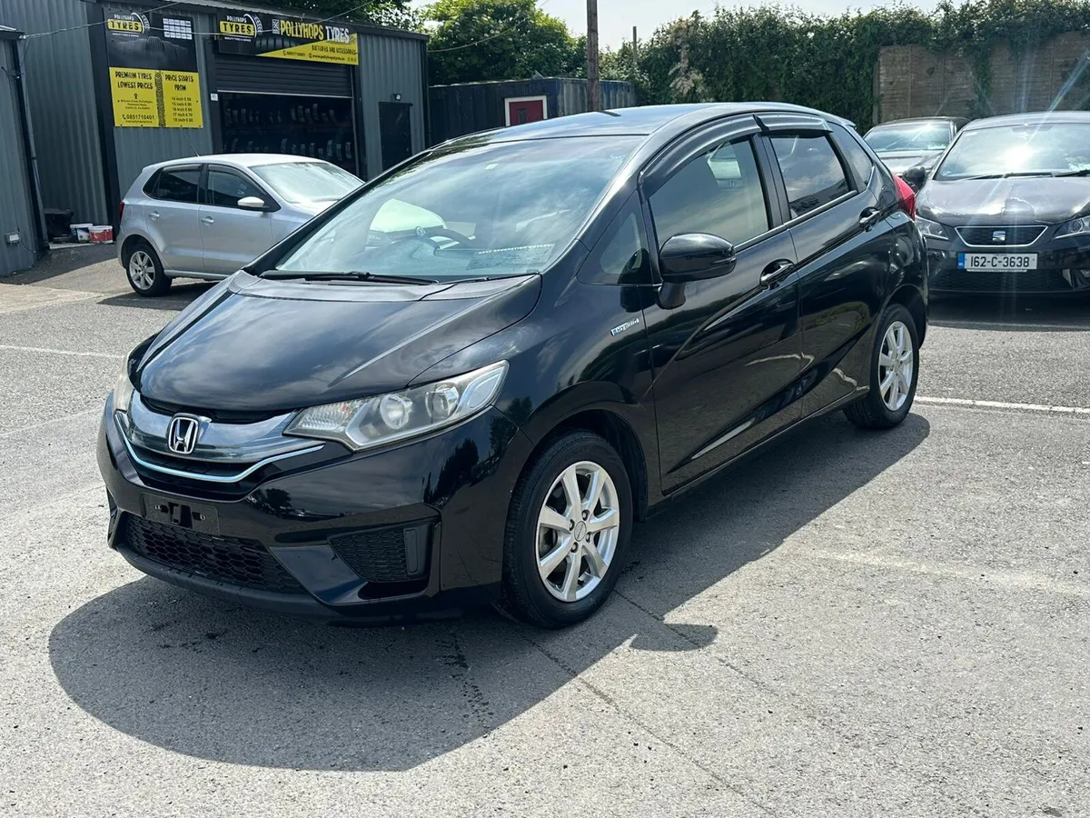 2014 HONDA FIT 1.5L HYBRID LOW MILEAGE - Image 2