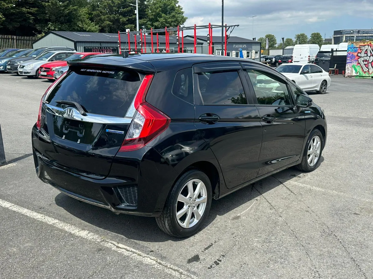 2014 HONDA FIT 1.5L HYBRID LOW MILEAGE - Image 3