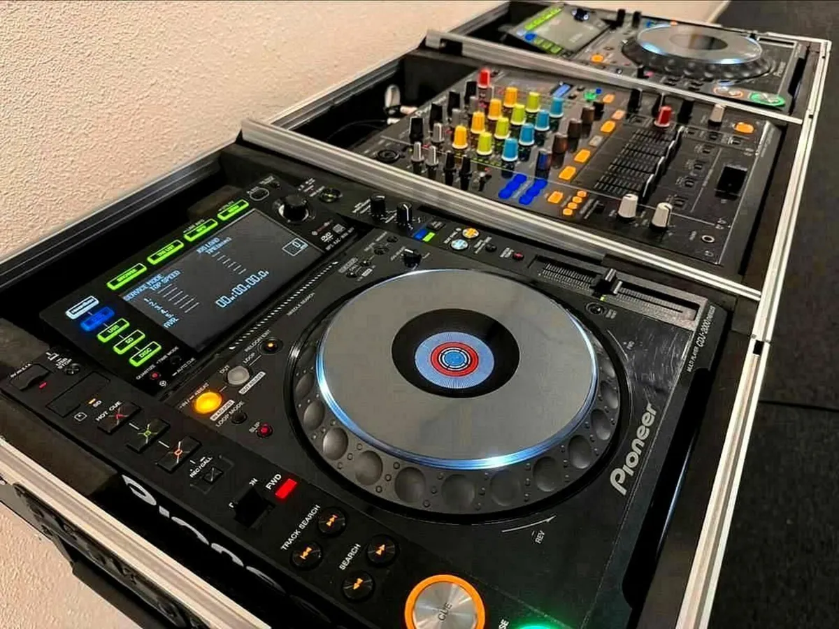 Pioneer Nexus DJ Set – 2x CDJ-2000 + 1x DJM-900NXS - Image 1