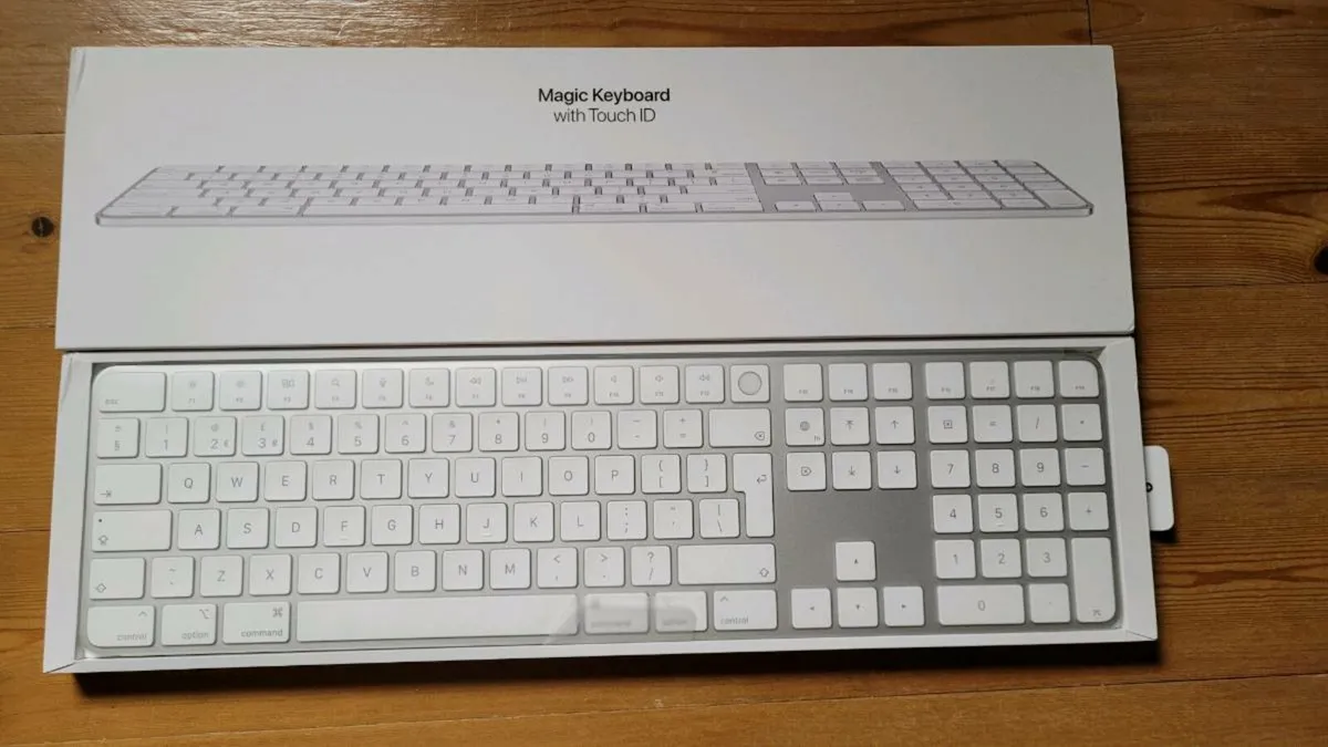 Apple Magic Keyboard with Touch ID and Numeric Key - Image 2