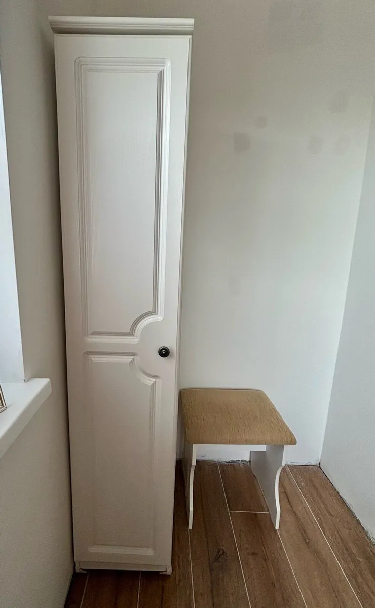 Set Wardrobe & stool - Image 1