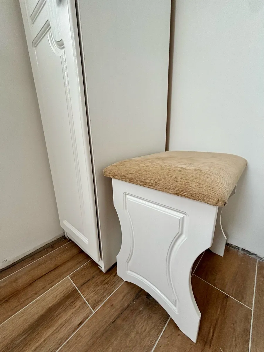 Set Wardrobe & stool - Image 2
