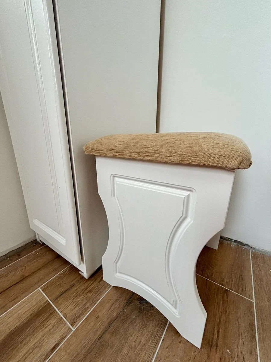 Set Wardrobe & stool - Image 4