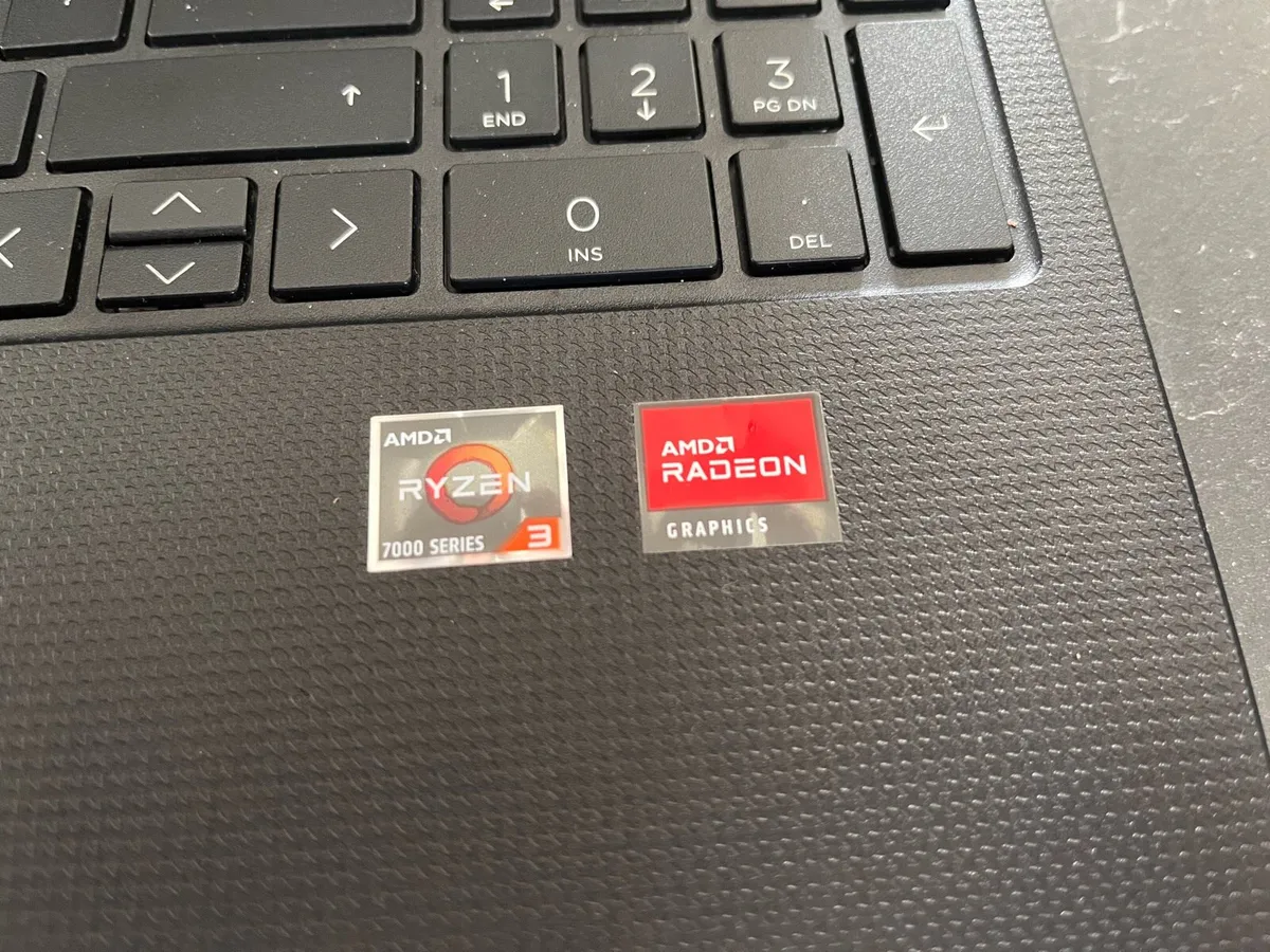 Laptop - Image 2