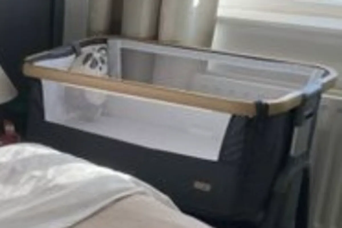 Tutti Bambini CoZee Lite Bedside Crib - Image 2