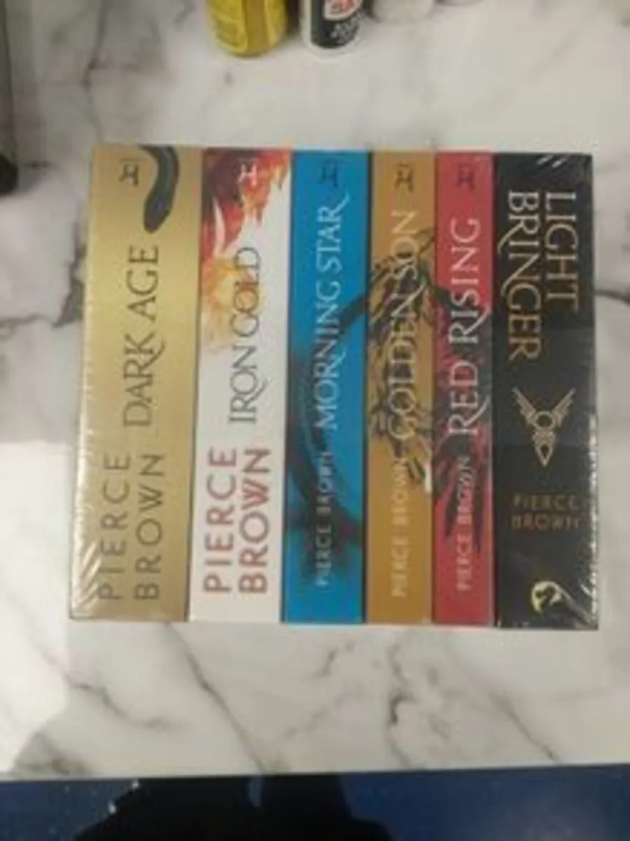 Pierce Brown Ref Rising Book Set