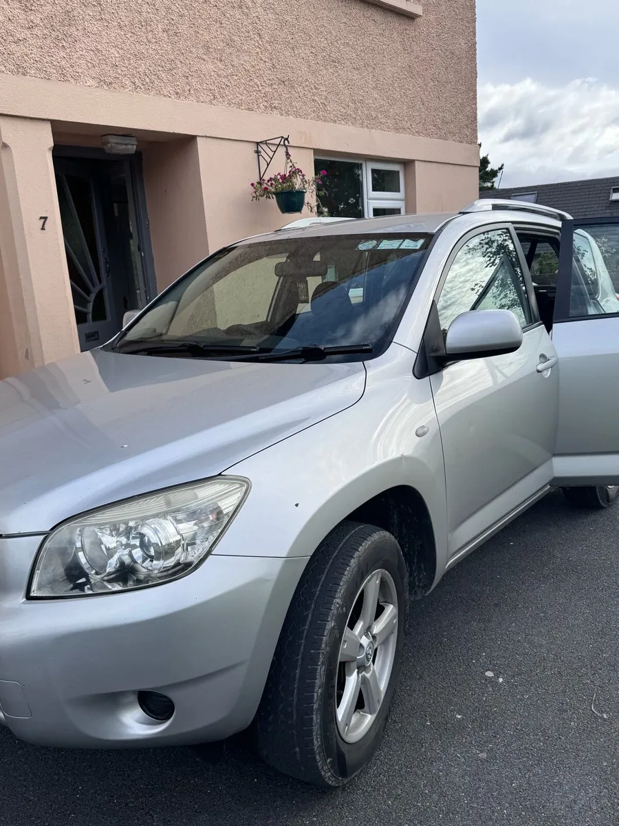 Toyota RAV4 - Image 2