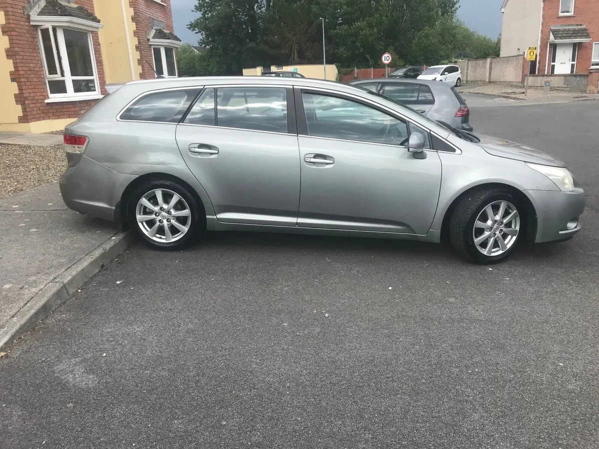 ‘10 Avensis Est, D4D, NCT 3/26, - Image 2