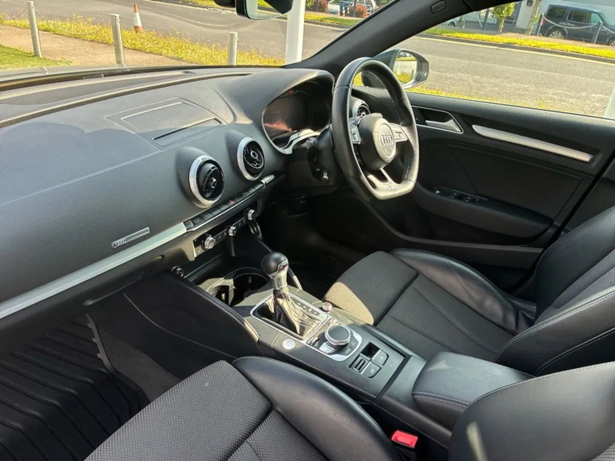 Audi A3 1.4 Auto S-line  black Edition - Image 3