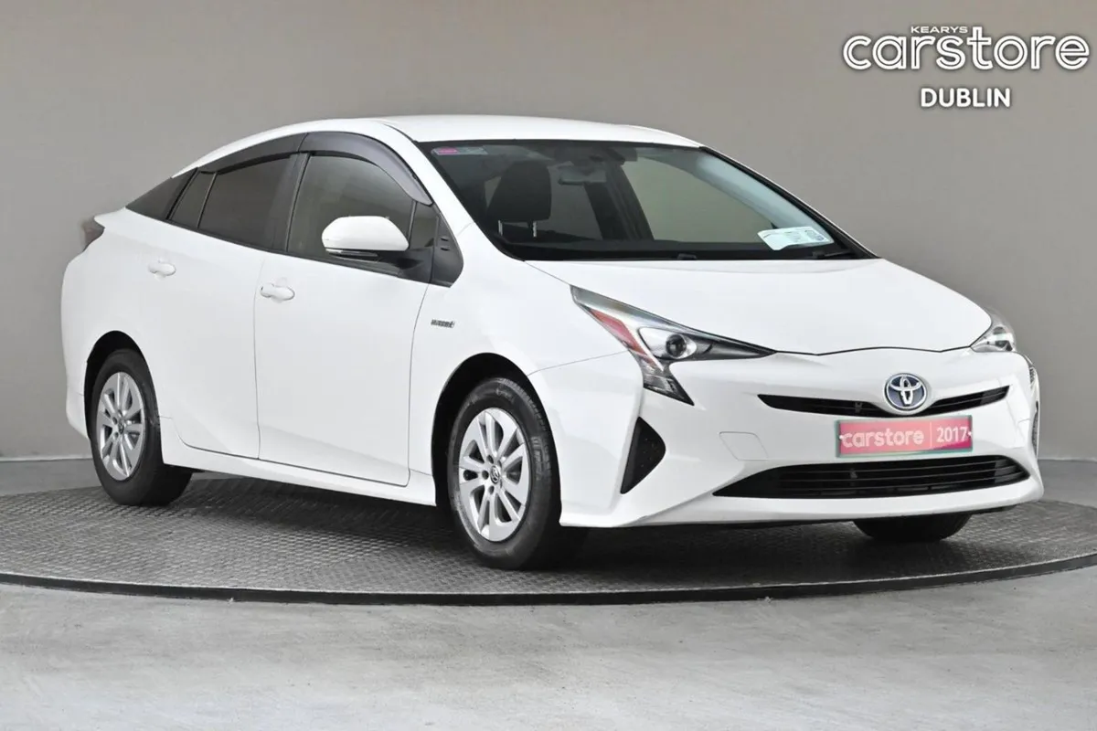 Toyota Prius 1.8 Hybrid  reverse Cam privacy Glas - Image 1