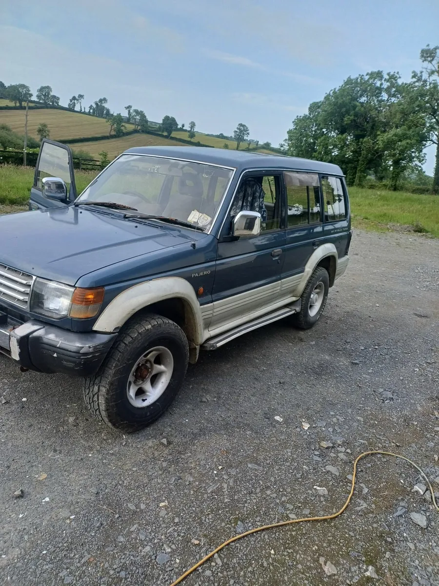 Mitsubishi Pajero 1995 vintage - Image 3